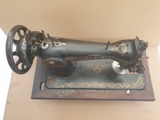 Máquina de coser antigua ALPA