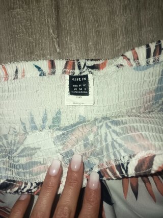 Pantalón corto con vuelo estampado
