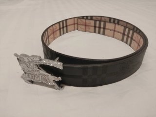 Cinturón Burberry Clásico con Hebilla