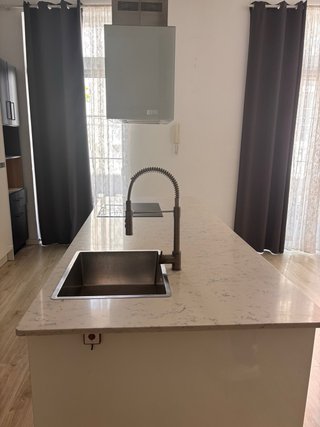Cocina e isla en perfecto estado