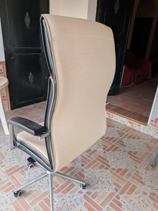 Silla de oficina/escritorio beige y negra