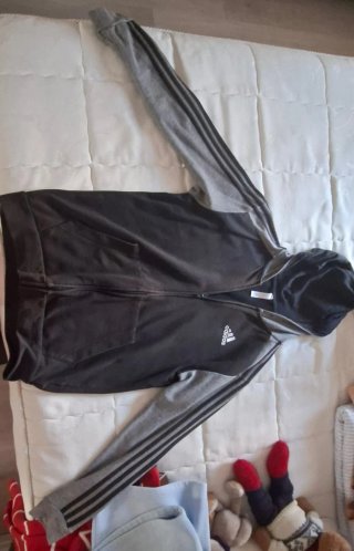 Chaqueta Adidas con capucha