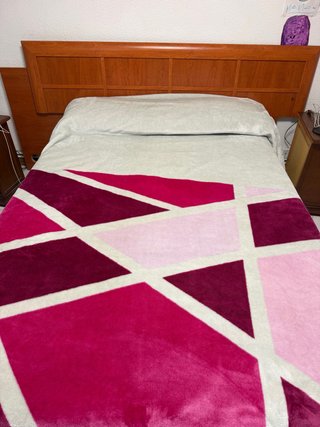Cabecero y somier 135cm nuevo y 2 mesilla de noche