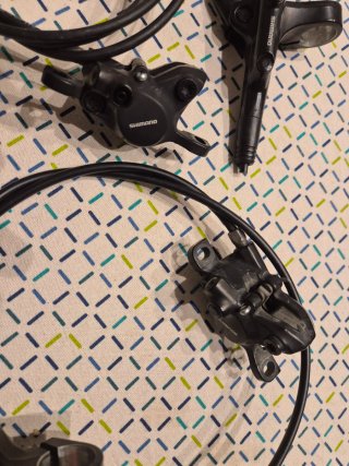 Juego de Frenos Hidráulicos Shimano MT200