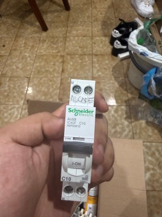 Magnetotérmico Schneider Acti9 iC40F C10