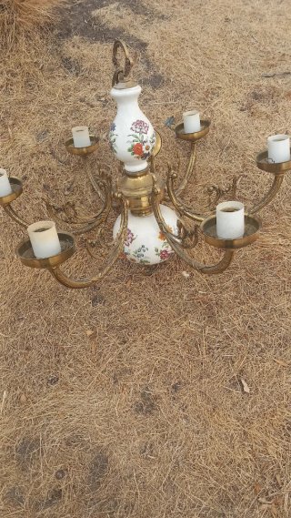 Lámpara de araña de porcelana y metal