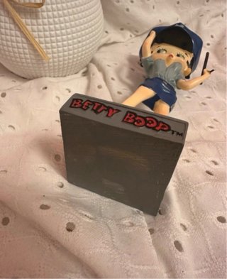 Figura Betty Policía