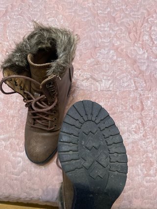Botines Marrones con Tacón y Pelo