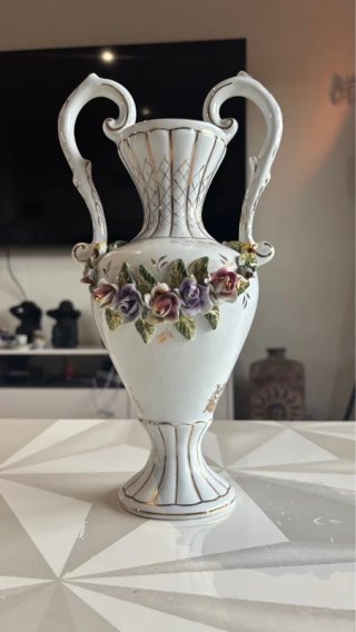 Vaso Vintage Português com Flores em Relevo – 30 c