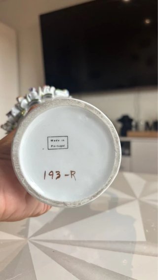 Vaso Vintage Português com Flores em Relevo – 30 c