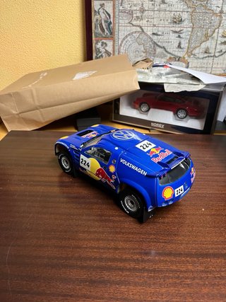 VW Touareg Dakar Burago 1/18