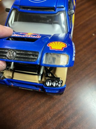 VW Touareg Dakar Burago 1/18