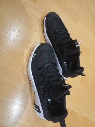Zapatillas Nike Negras y Blancas