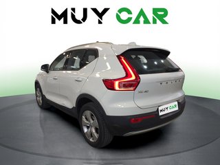 Volvo XC40 T2 Momentum Pro Auto 95 kW (129 CV)