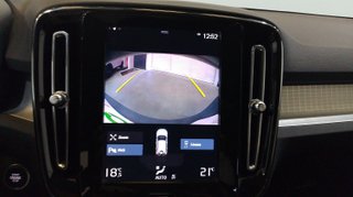 Volvo XC40 T2 Momentum Pro Auto 95 kW (129 CV)