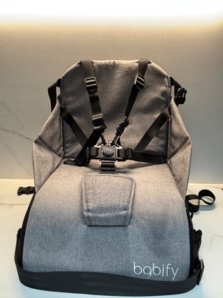 Trona de viaje Babify Gris - Arnés 5 puntos
