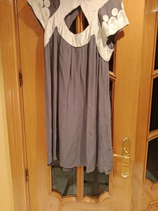 Vestido fiesta gris pedrería marfil