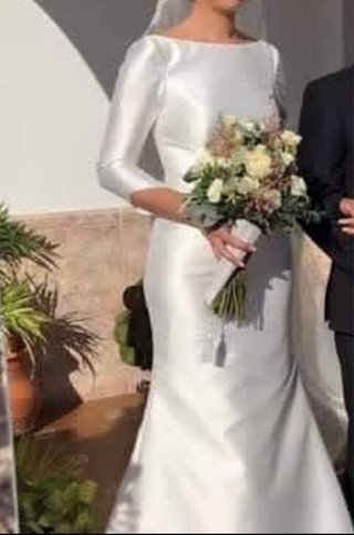 Se vende vestido de novia con cola postiza y velo