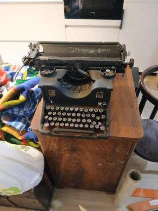 Máquina de escribir Hispano Olivetti M40