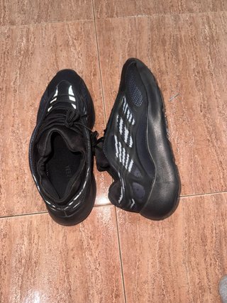 Adidas Yeezy 700 V3