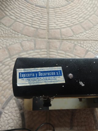 Máquina de coser Alfa con pedales