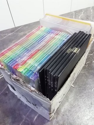 35 Cajitas de cd delgadas nuevas y usadas