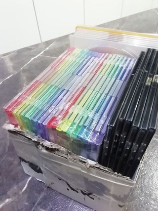 35 Cajitas de cd delgadas nuevas y usadas