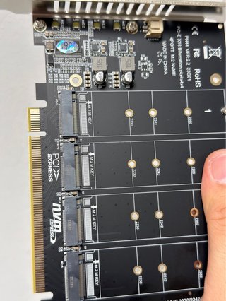 Tarjeta Adaptadora PCIe a 4 Puertos M.2 NVMe