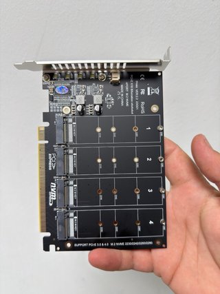 Tarjeta Adaptadora PCIe a 4 Puertos M.2 NVMe