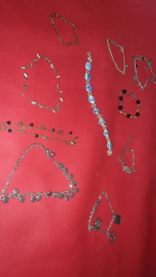 Lote de pulseras variadas