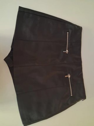 Falda Short Efecto Piel Stradivarius Negra Talla M