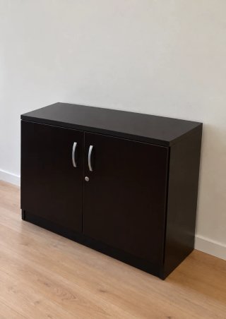 Mobile da ufficio o TV marrone