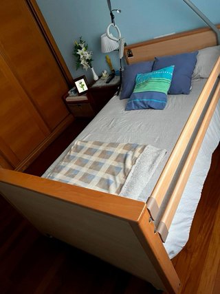 Cama Articulada con Estructura de Madera