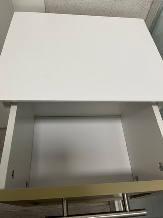 Mueble de baño blanco y madera