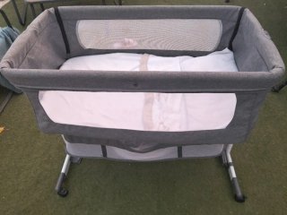 Minicuna gris con colchón