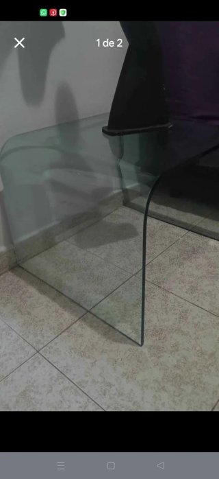 Mesa de cristal curvada