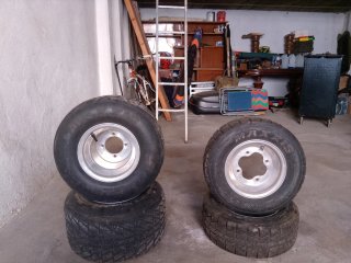 Juego de 4 Ruedas Maxxis para Asfalto