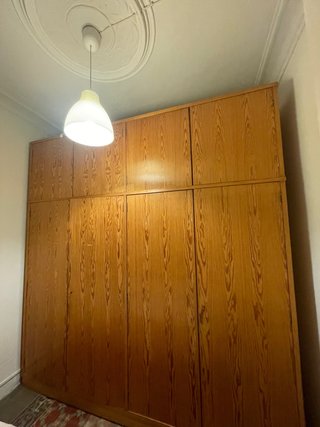 Armario de madera grande