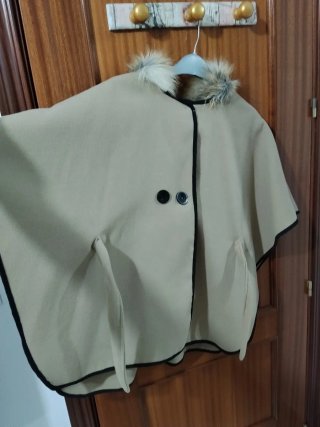 Capa de señora beige