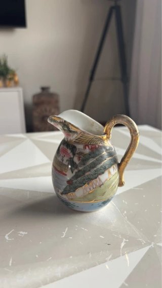 Leiteira Japonesa Satsuma em Porcelana Pintada à M
