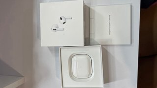 Apple AirPods 3 con caja