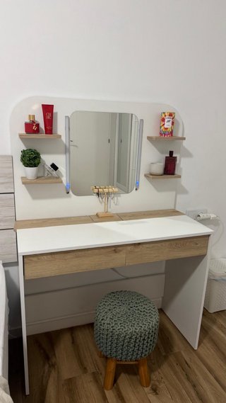 Tocador con Espejo y Estantes