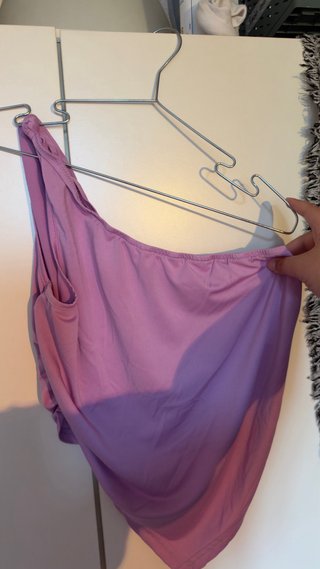 Top Asimétrico Rosa/Morado