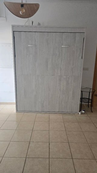 Cama abatible vertical matrimonio con estanterías