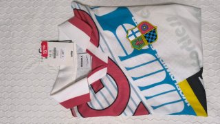 Polo Bershka estilo fútbol