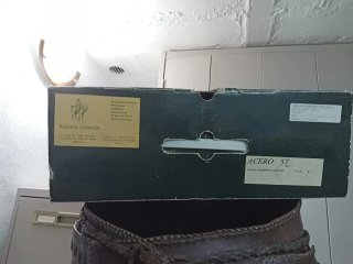 Lote monta vaquera: montura, zahones, sombrero