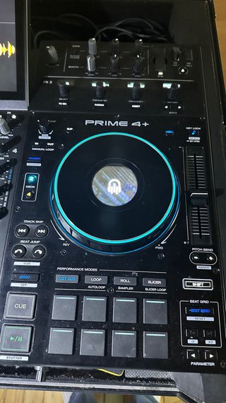 Denon Prime 4+ con Flightcase Zomo y Protector