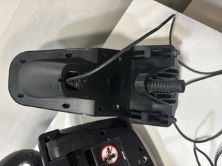 Volante Logitech G27 con pedales y palanca