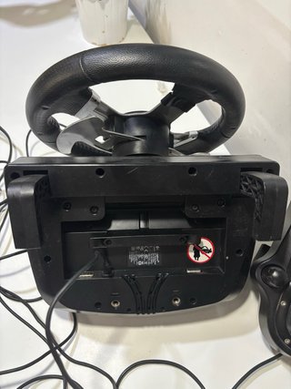 Volante Logitech G27 con pedales y palanca