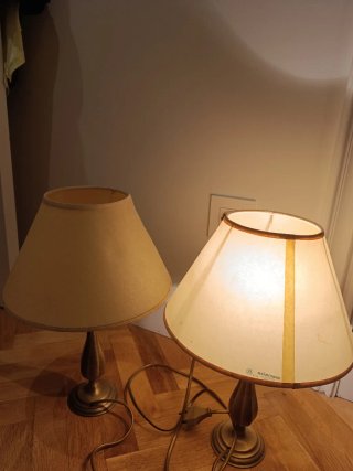 2xLámpara de mesa beige y dorada